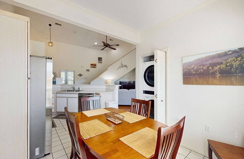 Kimberling City Condo | Lakeviews-inviting 3 bedroom condo-community pool