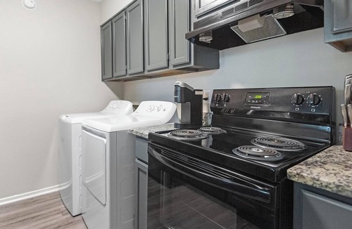 Cordova Apartment | Landing | Amazing 2BD, Pool, Game Room