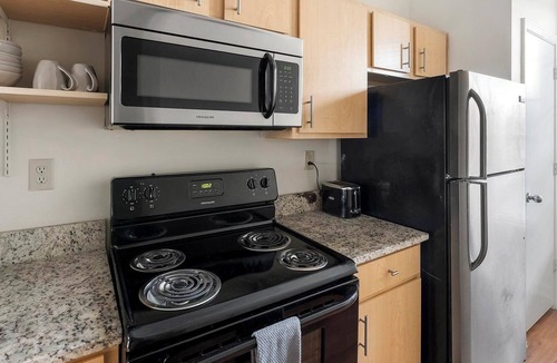 New Pathways Apartment | Landing | Beautiful 2BD, Pool, Gym
