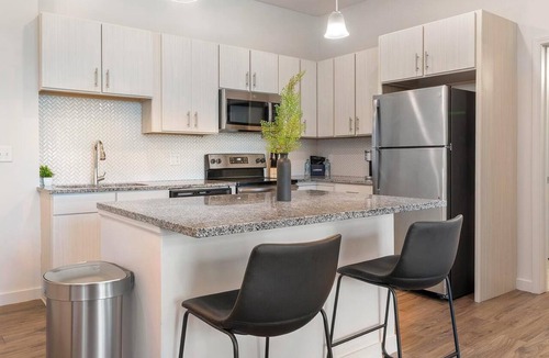 Tarpon Springs Apartment | Landing | Modern 2BD, Clubhouse