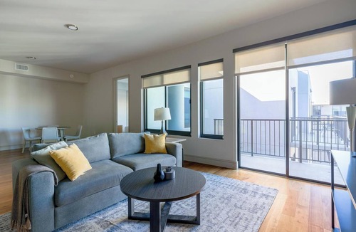 Houston Apartment | Landing | Modern 2BD, Tennis Court, Pool