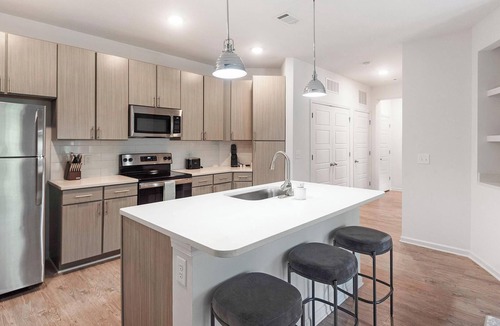 Cordova Apartment | Landing | Spectacular 1BD, Pool, Gym