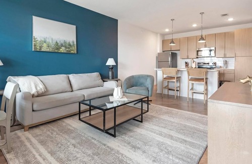 Cordova Apartment | Landing | Spectacular 1BD, Gym, Pool