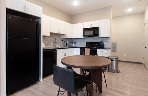 Pinch District Apartment | Landing | Stylish 1BD, Gym, Rooftop Lounge