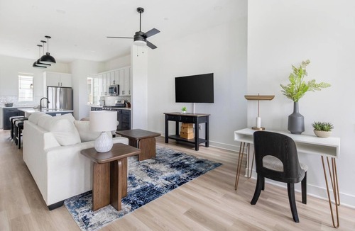 Lee's Summit Apartment | Landing | Stylish 2BD in Lee's Summit