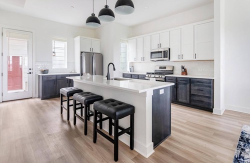 Lee's Summit Apartment | Landing | Stylish 2BD in Lee's Summit