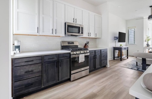 Lee's Summit Apartment | Landing | Stylish 2BD in Lee's Summit