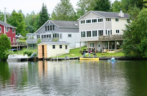 Lyndon Center Cottage | Large Water Front Child Friendly Cabin on Historic Joe Pond