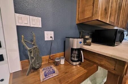 Eureka Springs Historic District Apartment | Leatherwood Loft-Downtown Oasis