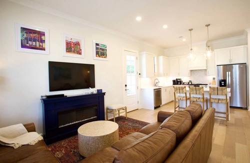 Oxford Cottage | Less than 1 Mile to the Square! Outdoor Fireplace