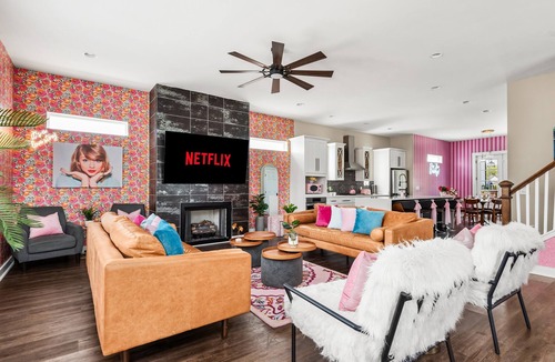 North Nashville House | Lipstick n Legends 2 Miles Downtown, Pool, Hot Tub