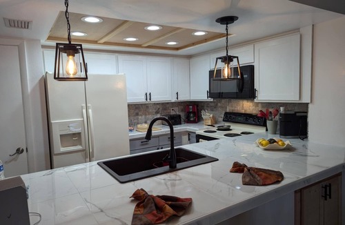 Gulf Gate Estates Apartment | Literally 3 mins from Siesta with its number 1 beaches! Location! Location!