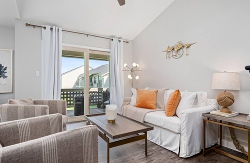 Harbor Oaks Condo | Little's Toasty Coasty | Pool Access, Canal Views