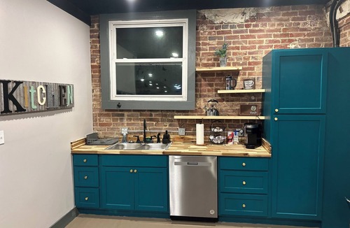 Sardis Apartment | Livie’s Loft Trendy loft on Main Street
