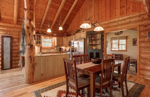 Divide House | Log cabin style home on secluded 48 acre property