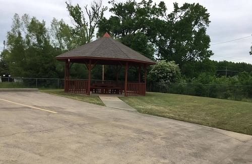 Cabot House | Look No Further! 4 Relaxing Units, Free Parking & Breakfast, Near Library Park