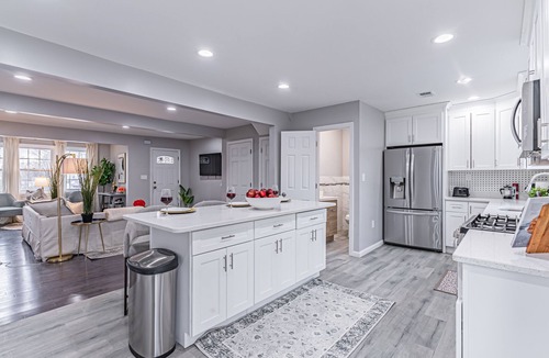 Plainfield House | Lovely House (Sleeps 16)