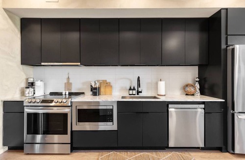 North Capitol Apartment | Lovely River View - Walk to Downtown, has Garage and Balcony
