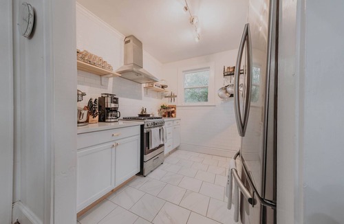 Caddo Heights-South Highlands House | Lux 1-bedroom Guest House, With Washer and Dryer In South Highland, Shreveport