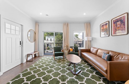 Greenville Apartment | Luxe 3BR Backyard Zen [25 min to NYC] [Sleeps 10]