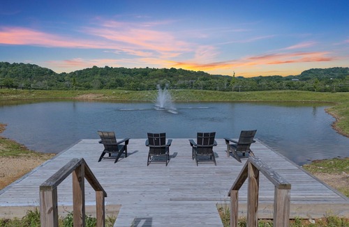 Thompson's Station House | Luxe Franklin Home| 15 Acres w Pond & Game Room