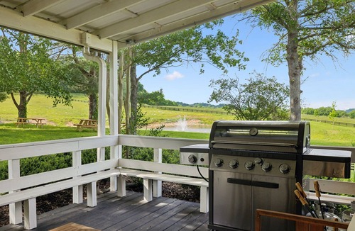 Thompson's Station House | Luxe Franklin Home| 15 Acres w Pond & Game Room