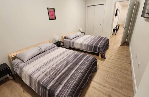 Union City Apartment | Luxurious 2 - Bedroom Gem minutes to NYC!