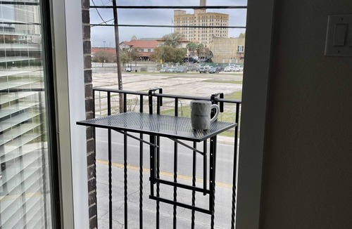 Near East Side House | Luxurious Home 3/3.5 - Downtown San Antonio