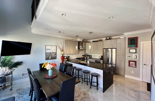 The Heights Condo | Luxury 3-bedroom condo in charming Jersey City with private deck and NYC views