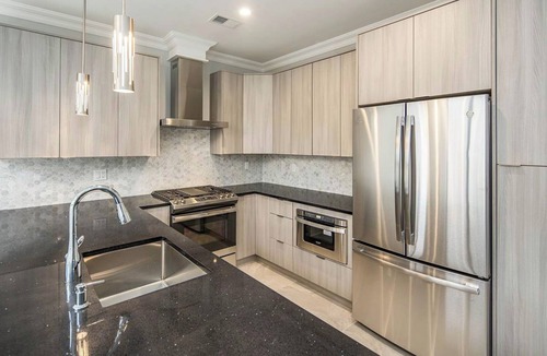 The Heights Condo | Luxury 3-bedroom condo in charming Jersey City with private deck and NYC views