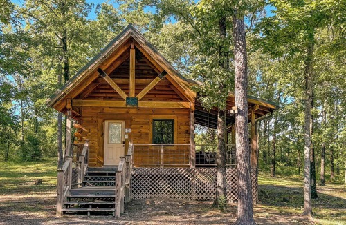 Bismarck Cabin | Luxury cabin getaway on a 40 acre retreat