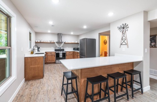 Steelville House | Luxury Home overlooking Meramec River w Game Room, Private River Access