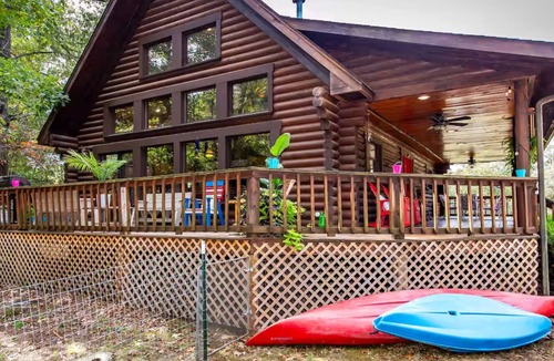 Higden House | Luxury Log cabin on the Lake Sleeps 12+ Pets