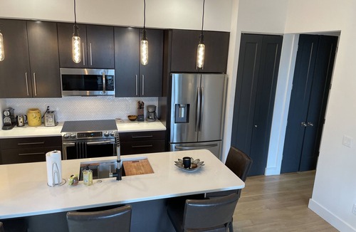 Asheville House | Luxury Mountaintop 5 min. to Downtown New Large Modern Mountain design w VIEWS