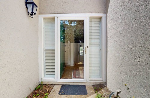 Sea Pines Condo | Marsh view Harbour Town condo with shared pool, close to shops & restaurants