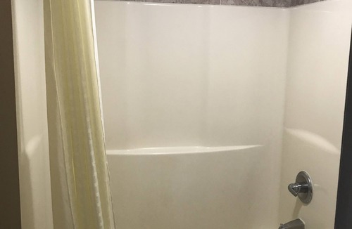 Ellendale Hotel | Memphis Inn