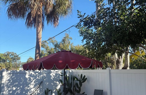 Alta Vista Cottage | Mi Casa Su Casa Hideaway. 15 min. to Siesta Key Beach. Min 2 Downtown sarasota