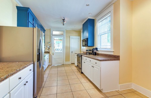 Crosstown Cottage | Midtown Duplex 1 Mi to Memphis Zoo & Overton Park!