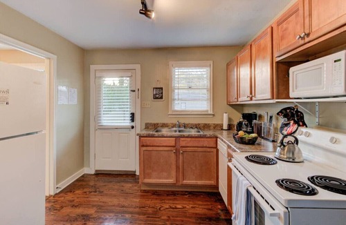 Midtown Apartment | Midtown Gated Spot | Steps To Overton Blues & BBQ
