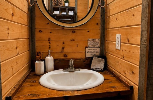 Eagle Rock House | Mill Creek Lake Retreat Cozy 1 bedroom by Table Rock Lake