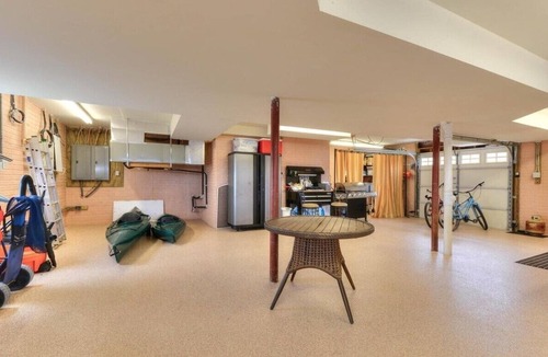 Lewes House | MINI-WEEKS AVAILABLE! Beautiful Views! Great Location! PET FRIENDLY! Book Today!