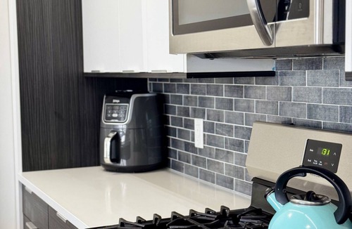 Guttenberg Condo | Modern 1-bedroom condo close to New York City