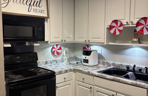 Tougaloo House | Modern 1-bedroom townhome