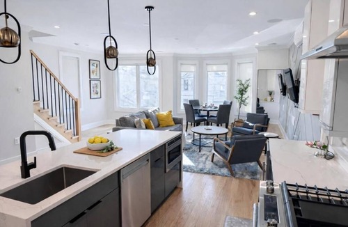 The Heights Condo | Modern 4BR 2.5BA Duplex For NYC