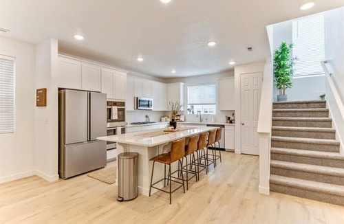 American Fork House | Modern 4BR Home, Rooftop Patio, Mountain Views