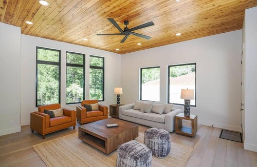 Sundance House | Modern 4BR Mountain Retreat BBQ Outdoor Dining