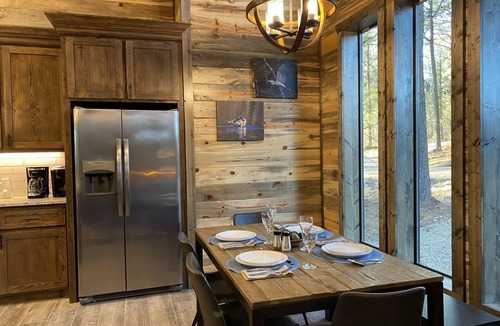Broken Bow Cabin | Modern and Luxury Cabin, 2 BR 2.5 Bath, Sleeps 9 max, 2 Pets Max with Pet Fee