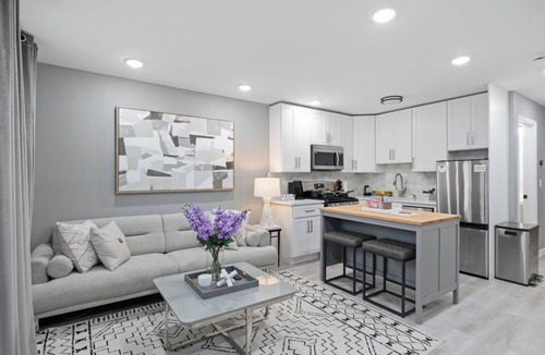The Heights Condo | Modern Condo with Private Porch | Mins to NYC