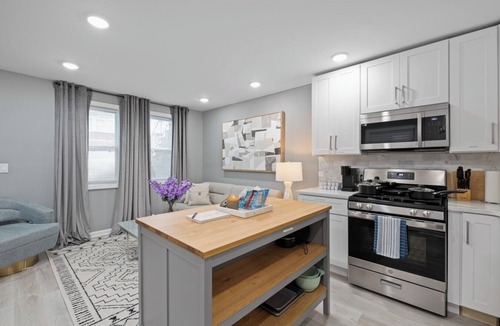The Heights Condo | Modern Condo with Private Porch | Mins to NYC