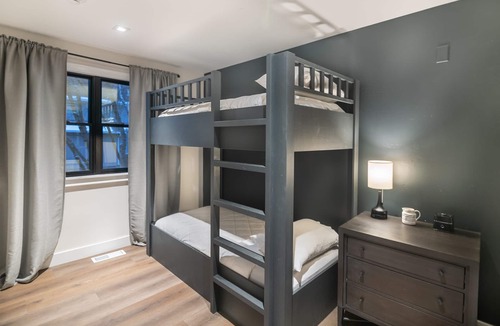 Midway Hotel | Modern Cottage w/Kitchen, Fireplace, Breathtaking Outdoor & Crater Hot Spring